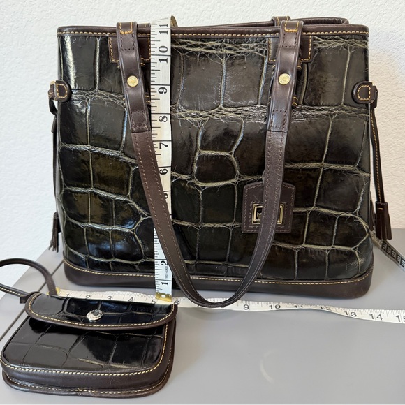 Dooney and Bourke Brown Croc Embossed Leather Tote with Matching Wristlet - Picture 9 of 13